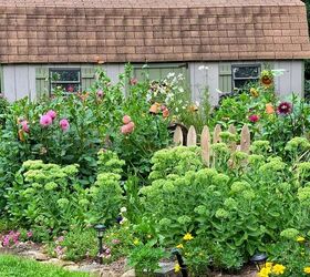 9 garden treasures you should buy at the thrift store, Can you spot the basket hanging on my picket fence