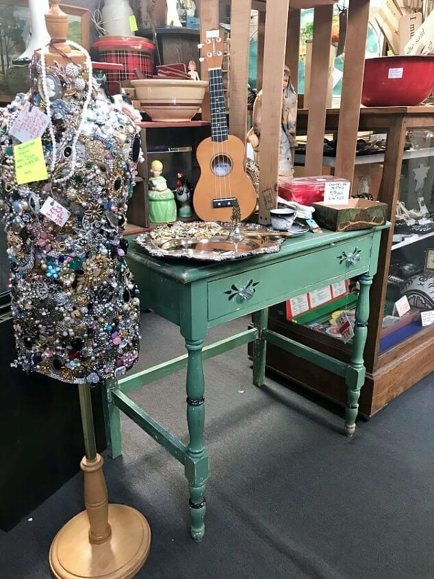 5 simple ways to decorate with flea market finds, I scored this green table at a flea market