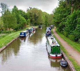 This former journalist is living on a narrowboat on the UK's canals