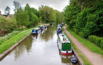 This Former Journalist is Living on a Narrowboat on the UK's Canals