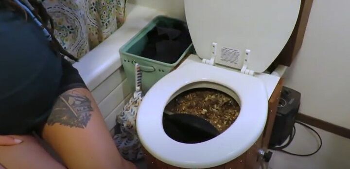 how to use clean a compost toilet for a tiny house on wheels, How does a composting toilet work