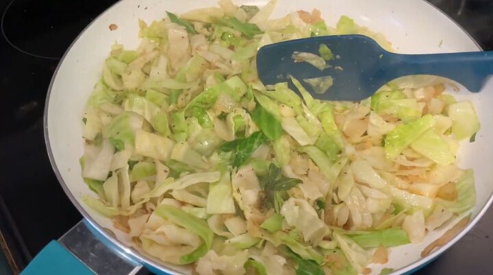 a cheap easy cabbage pasta recipe inspired by the great depression, Great Depression dinner recipes