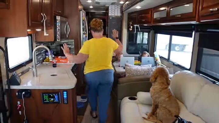 11 Essential RV Tips and Tricks For a Stress-Free Moving Day | Simplify