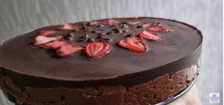 7 things i stopped buying started making myself instead, Chocolate cake with strawberries