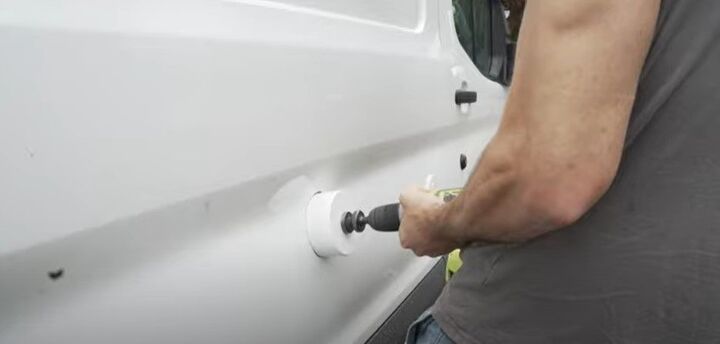 12 essential powers tools you should use to convert a van, Using a power drill