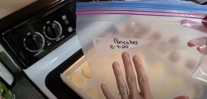 2 quick easy back to school freezer breakfast ideas, Adding pancakes to freezer bags