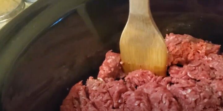 3 super easy convenient dump and go crock pot meals, Adding ground beef to the crock pot