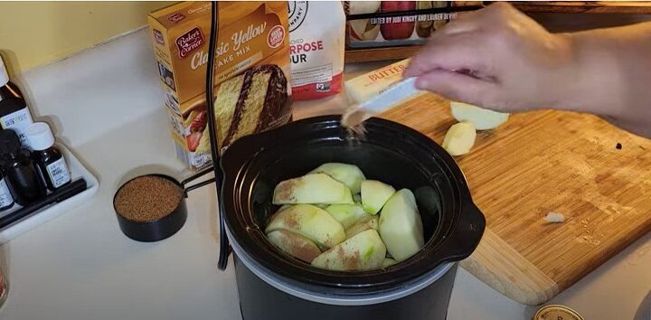 2 time saving fall crock pot recipes pot roast apple pie, Adding apples and cinnamon to the crock pot