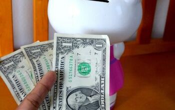 Lessons With the Piggy Bank {Teaching My Child About Money!}