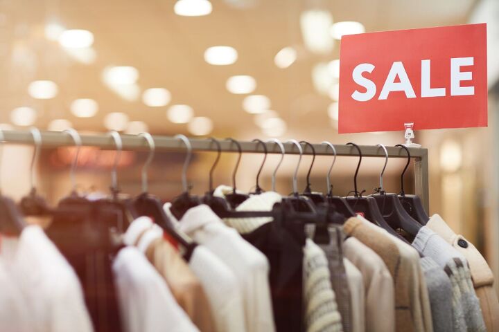 12 minimalist money saving tips to help you change your mindset, Clothing sale