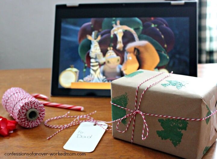 how to have a greener christmas that s more sustainable, Homemade Wrapping Paper Sponge Stamping