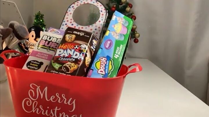 6 budget gift basket ideas for the festive season, Gift basket for an older girl