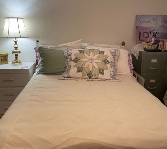 budget friendly bedding ideas for your home, Guest bedroom with cream duvet cover and quilted sham