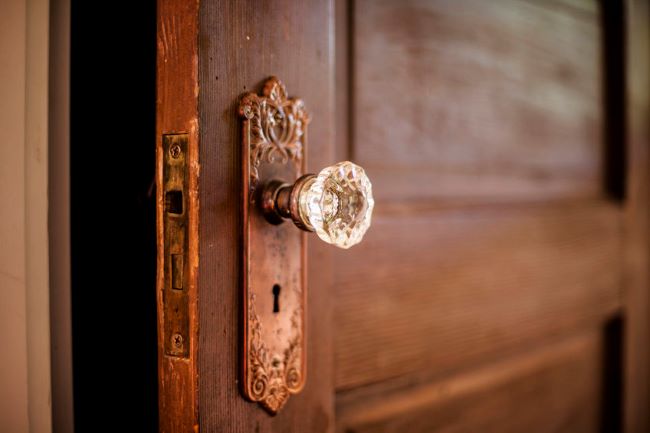 architectural salvage decorating ideas, old wooden door with a glass door knob