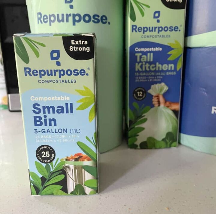 plastic free kitchen tips, products for a plastic free kitchen on the counter
