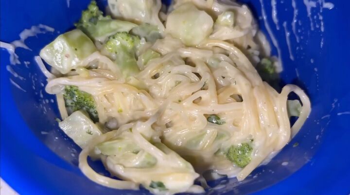 emergency budget 5 meals to feed a family of 5 for a day, Parmesan cheese pasta with broccoli