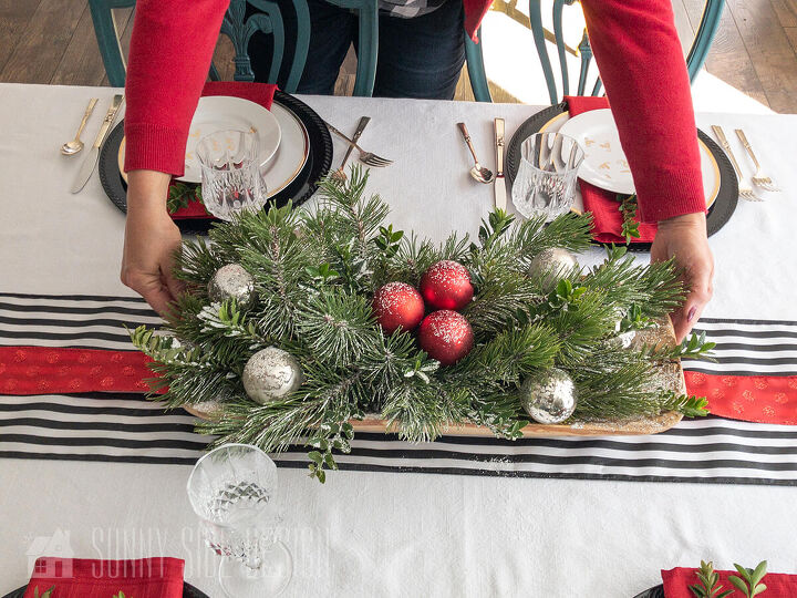 simple festive holiday table decor