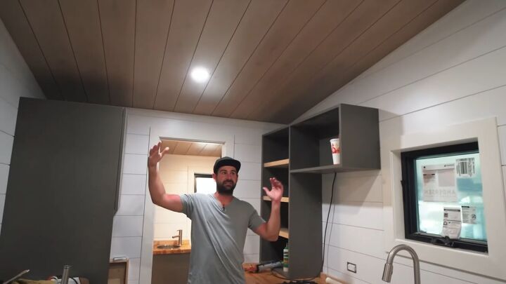 Stunning Off-Grid Apartment With Tiny House Exterior Design image