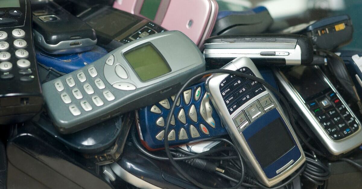 100 Things To Declutter Right Now For A Minimalist Home Simplify 100-things-to-declutter-right-now-for-a-minimalist-home-simplify