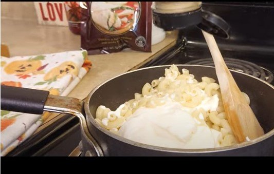 3 quick easy canned chicken recipes using dollar tree ingredients, Adding mayonnaise