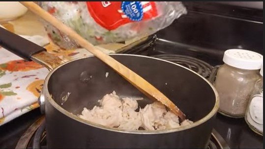 3 quick easy canned chicken recipes using dollar tree ingredients, Frying canned chicken in a pan