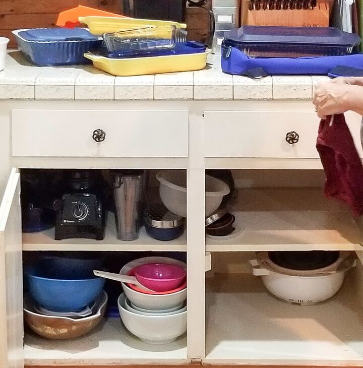 how to declutter 10 questions to ask yourself, Image of duplicate bowls in kitchen when decluttering