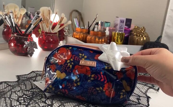 How To Make Gift Baskets For Under 10 Using Only Dollar Tree Items how-to-make-gift-baskets-for-under-10-using-only-dollar-tree-items