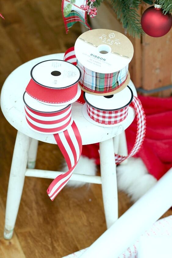 10 beautiful christmas decorating ideas on a budget, Pretty ribbon is a must when it comes to wrapping Christmas presents