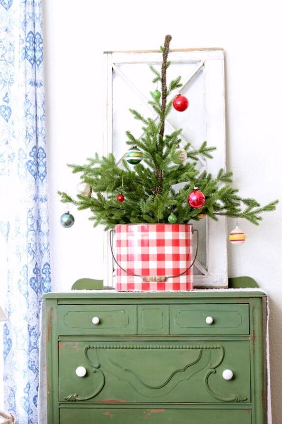 10 beautiful christmas decorating ideas on a budget, Welcome Home Sunday Our Christmas Home Tour