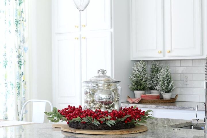 10 beautiful christmas decorating ideas on a budget