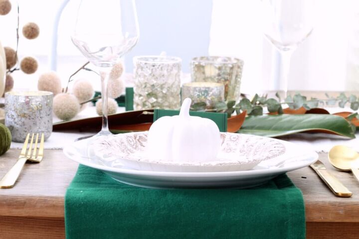 how to create a cozy thanksgiving table, The place settings at a table can make all the difference