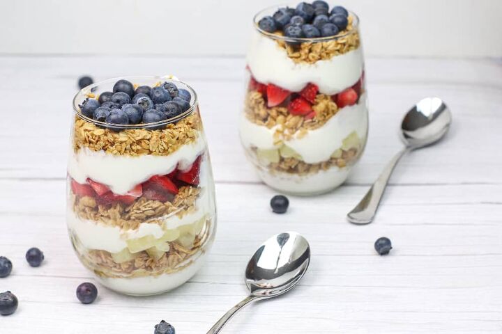 10 healthy quick breakfasts for kids and adults, Fruit Yogurt Parfait Horizontal 3