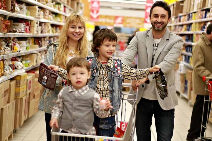 eight easy ways to save money on groceries for your family