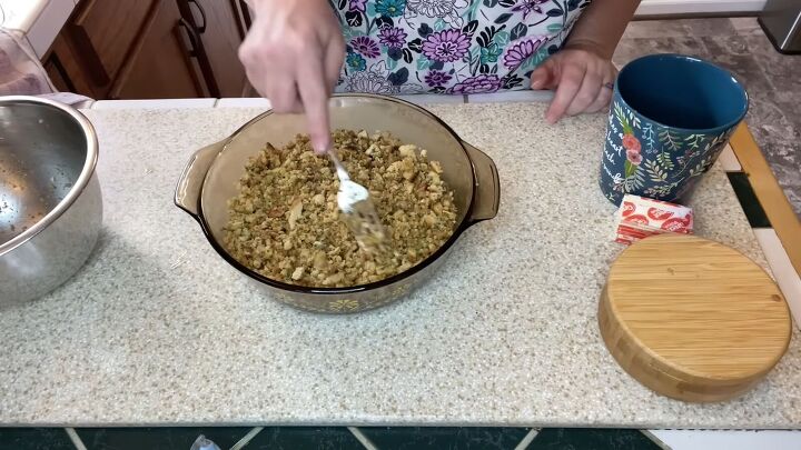 how to feed a family of 4 for thanksgiving on a budget of 15, Spreading out the stuffing mix