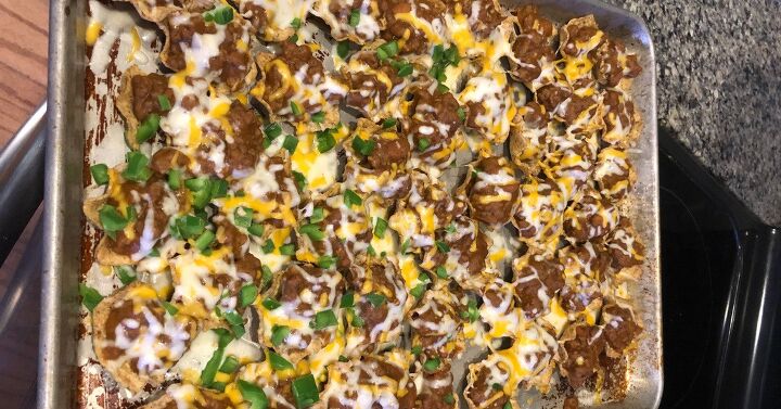 easy monday night dinners proven brainless dinner ideas, Nachos covered with chicken beans and cheese baked on a sheet pan