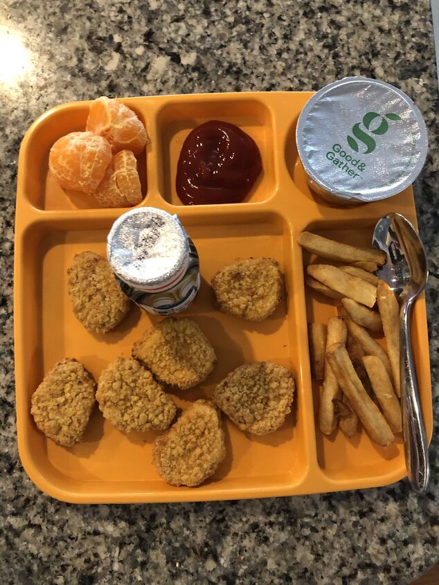 easy monday night dinners proven brainless dinner ideas, Chicken nuggets fruit fries and applesauce on a tray