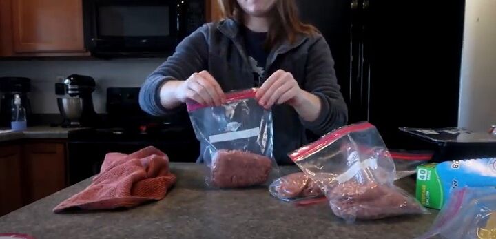 tips for freezing meat how to bulk buy package meat in the freezer, Closing the freezer bags