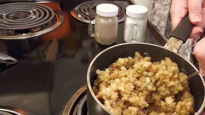 how to make a dollar tree thanksgiving dinner for just 10, Making the stuffing