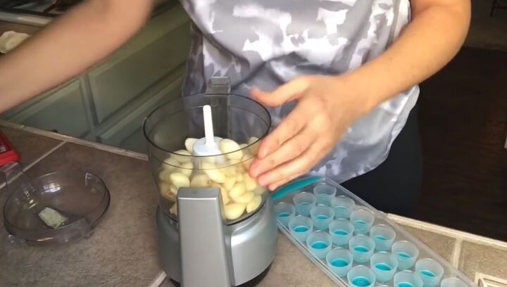 4 amazing freezer hacks to help keep food fresh prevent waste, Blending garlic