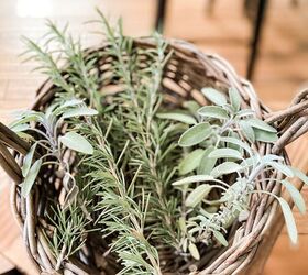 How To Use Greenery for Christmas DIY Projects
