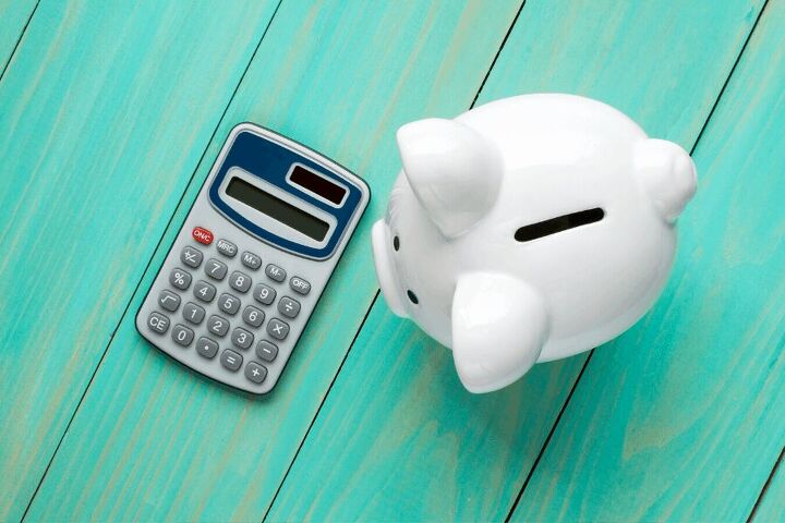 31 genius hacks for how to live frugally on one income, piggy bank calculator