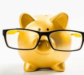 31 genius hacks for how to live frugally on one income, piggy bank wearing glasses