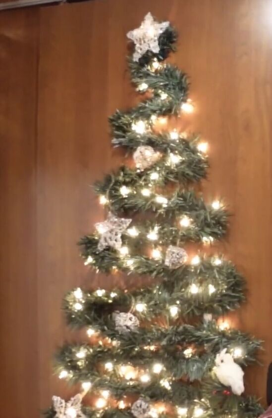 super easy rv christmas tree hack cute festive decor, RV Christmas tree ideas