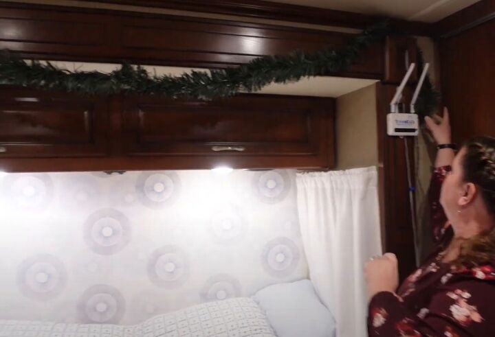 super easy rv christmas tree hack cute festive decor, Hanging a garland over the bed