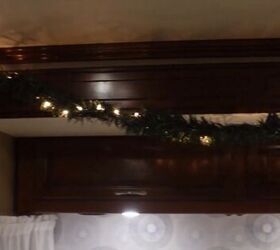 super easy rv christmas tree hack cute festive decor, Light up garland in an RV