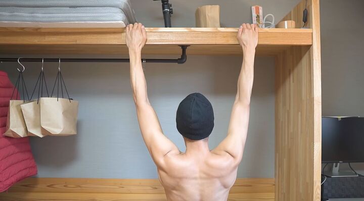 5 positive life lessons i learned through minimalism, Doing chin ups at home