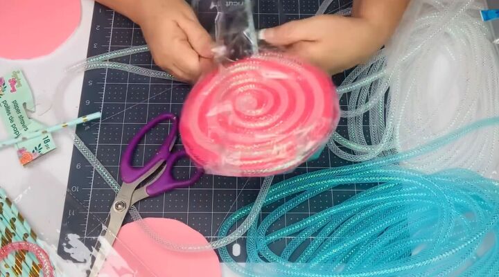 8 candy themed diy dollar tree christmas crafts, Wrapping the lollipop in a cello bag