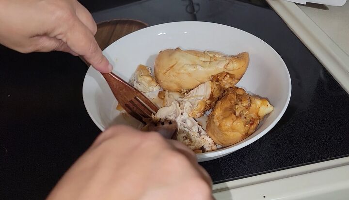 3 extreme budget meals you can make for just 3 per serving, Cooking and shredding the chicken