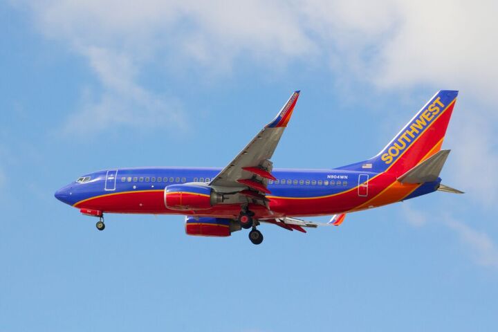 this southwest pilot lives in an airline box truck conversion, Southwest Airlines plane