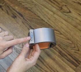 8 simple life hacks you can do with common trash items, Use a paper clip at the end of a roll of tape
